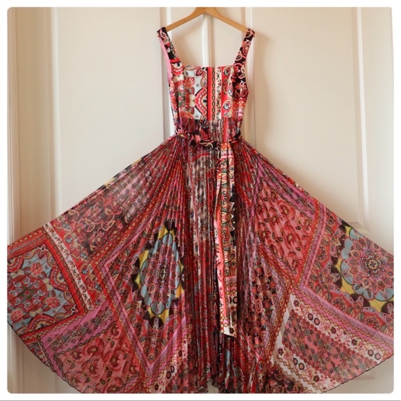 ALICE + OLIVIA Deona Pleated Maxi Dress - Picture 13 of 14